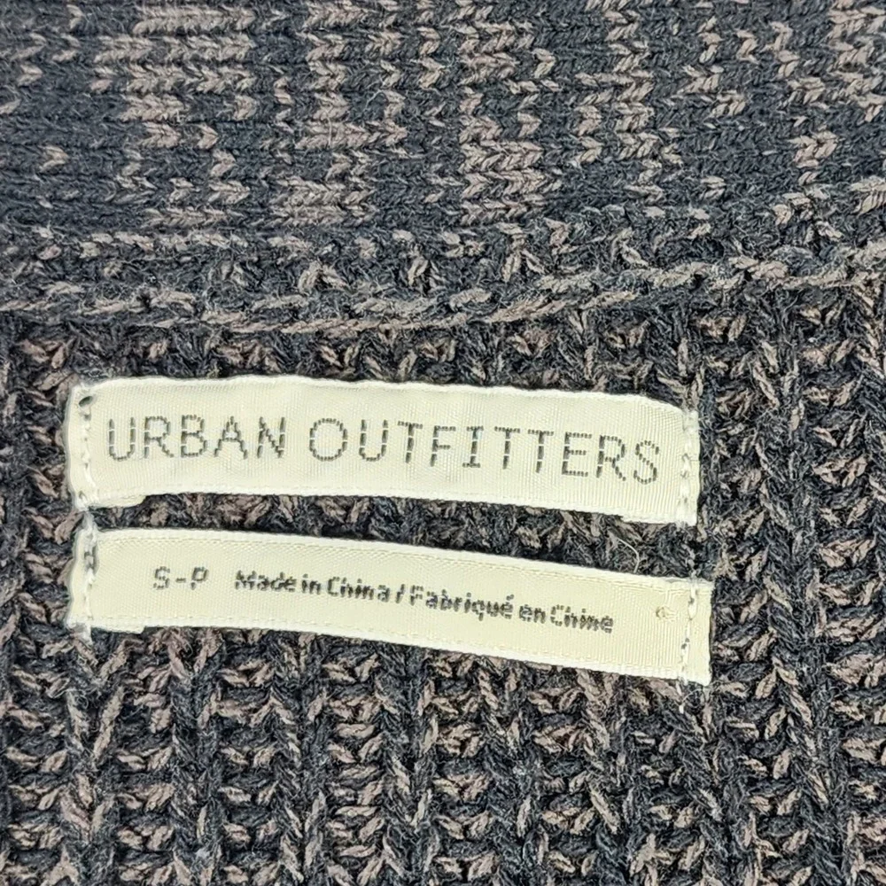 Urban Outfitters Women's Chunky Knit Cropped Grandpa Cardigan Minimalist Size S‎
